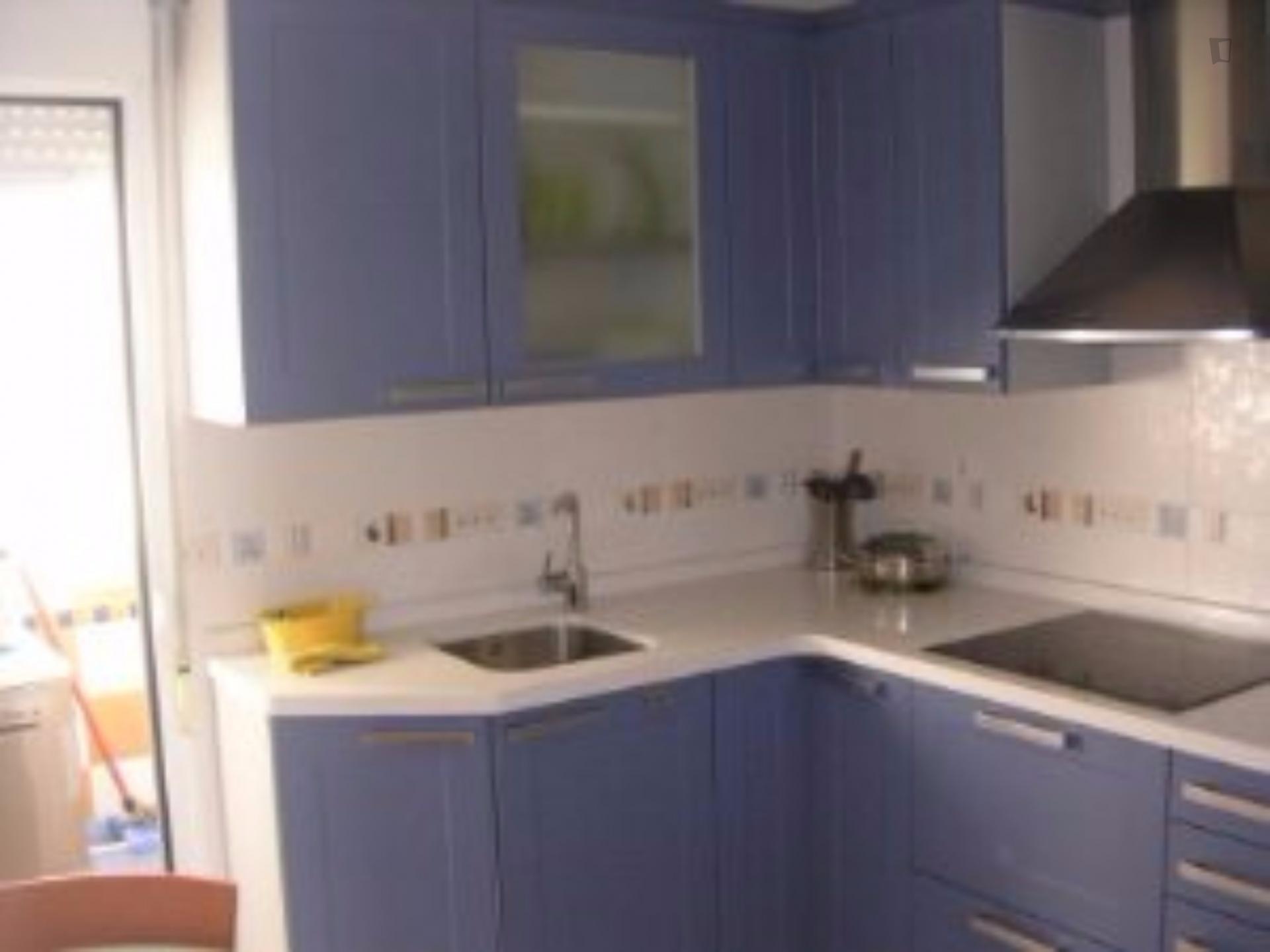 Single Room in a 3 bedroom apartment