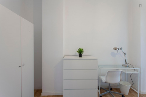 Relaxing double bedroom with a small terrace, in Albors