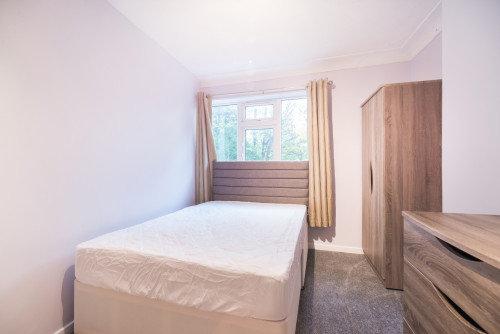 rentinc-st-annes-drive-ls4-2rz-leeds-11386426420250213122530AM
