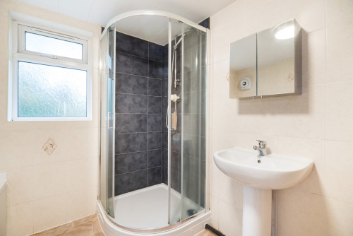 rentinc-st-annes-drive-ls4-2rz-leeds-167106489720250213122529AM