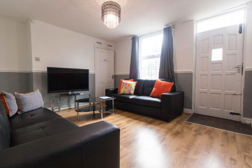 Rentinc - ROYAL PARK AVENUE - LS6 1EZ