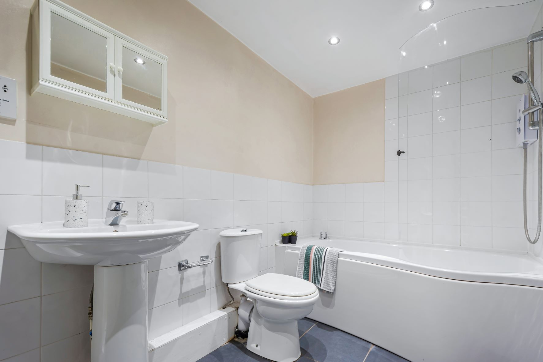  Flat 8, V3  -  Rentinc - VICTORIA TERRACE - LS3 1BX  - Gallery -  2