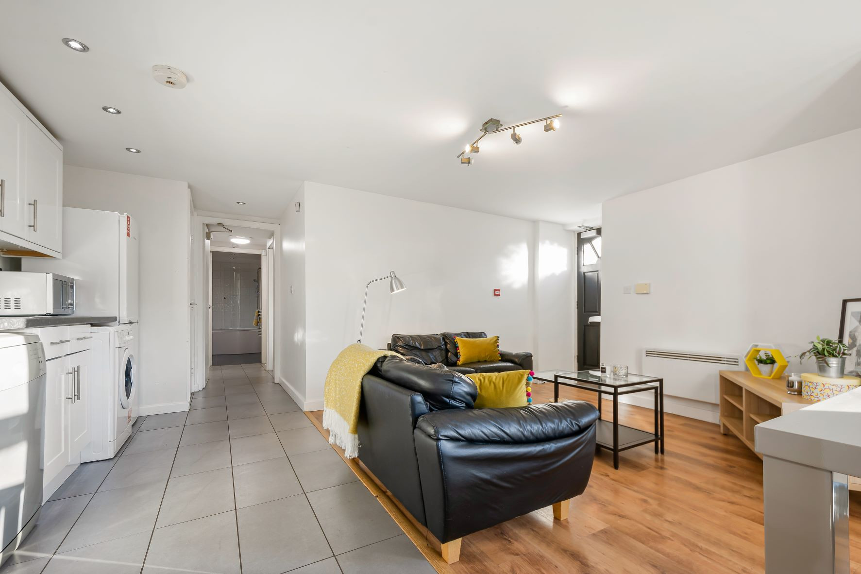  Flat 8, V3  -  Rentinc - VICTORIA TERRACE - LS3 1BX  - Gallery -  15