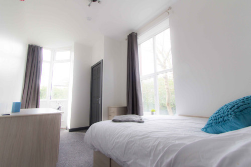 rentinc-hyde-park-terrace-ls6-1bj-leeds-160516708420250213122540AM