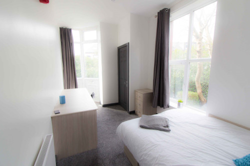 rentinc-hyde-park-terrace-ls6-1bj-leeds-186983359520250213122534AM