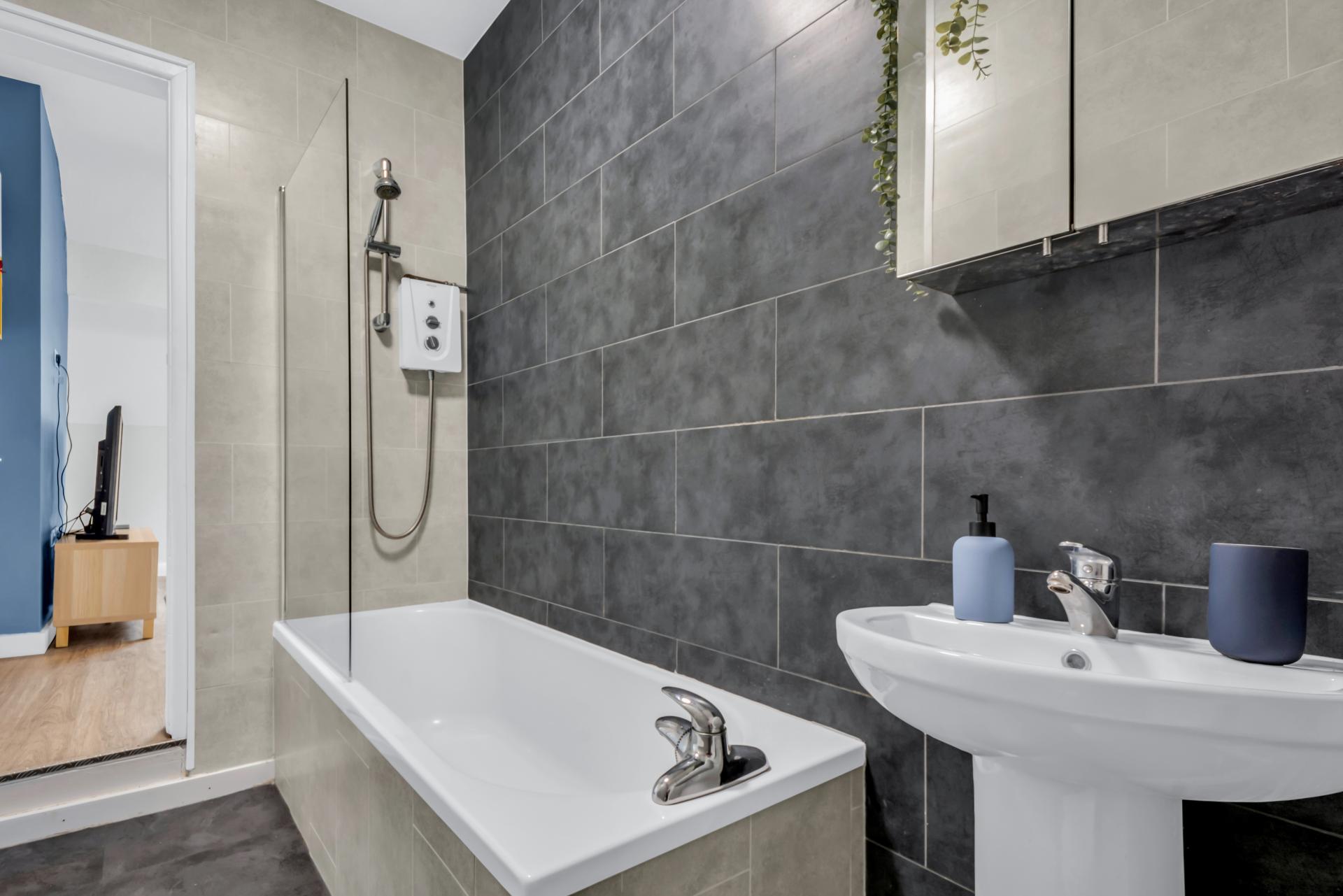  169a  -  Rentinc - CARDIGAN ROAD - LS6 1QL  - Gallery -  2