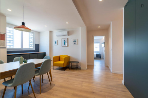 Inviting single bedroom in Albors