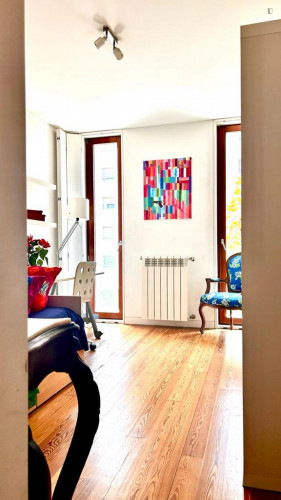 Single bedroom in 4-bedroom apartment