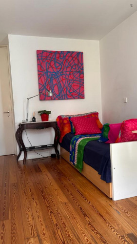 Single bedroom in 4-bedroom apartment