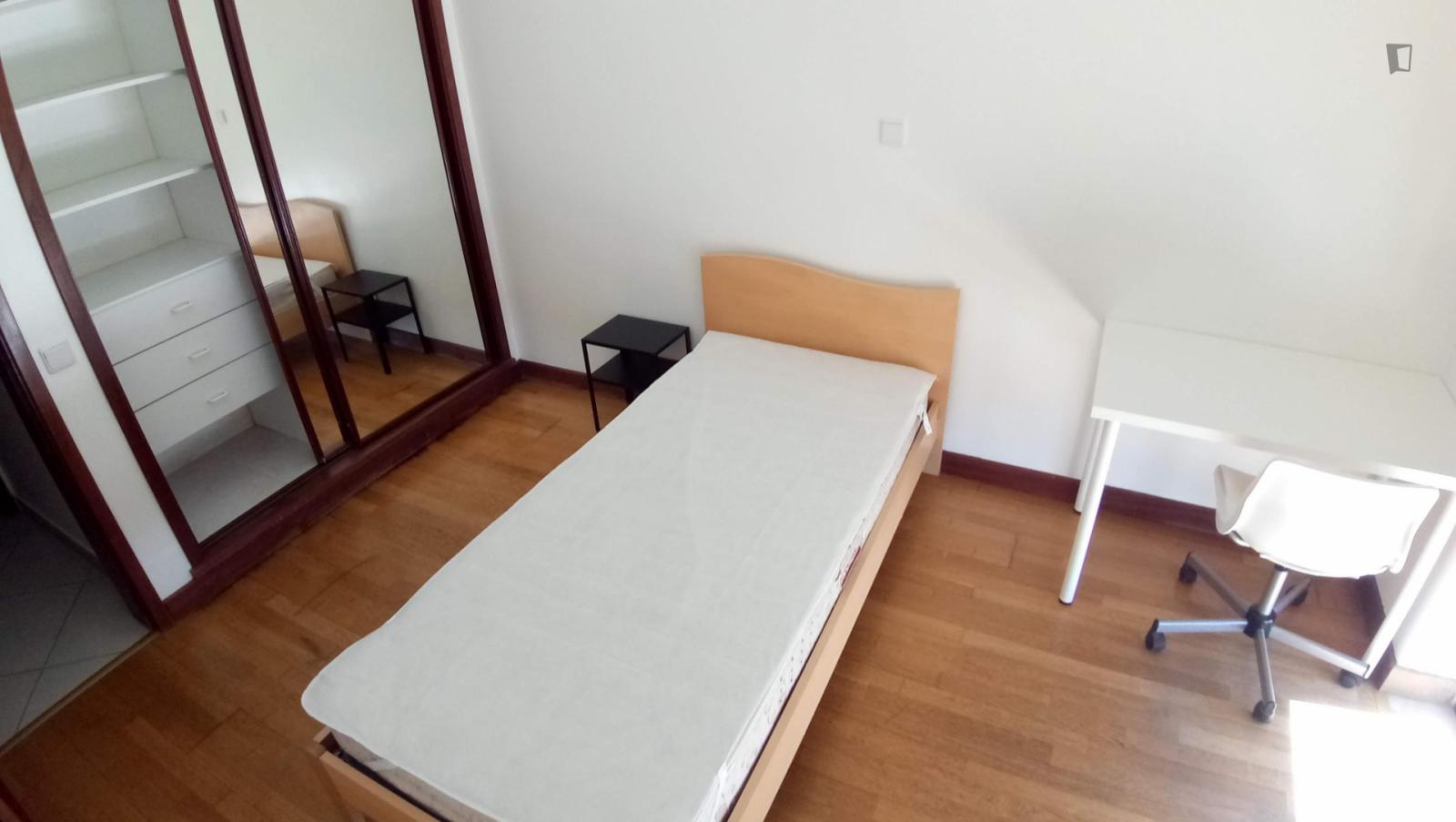  Lovely Single Bedroom In Almada  -  Lovely single bedroom in Almada  - Gallery -  1