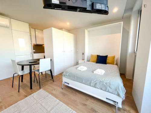 Sunny studio in Senhora da Hora neighborhood
