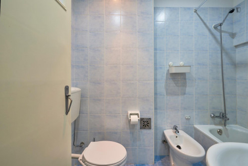 Attractive double bedroom near Fundação Calouste Gulbenkian - Gallery - 8