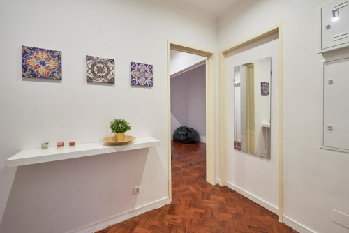 Attractive double bedroom near Fundação Calouste Gulbenkian - Gallery - 12