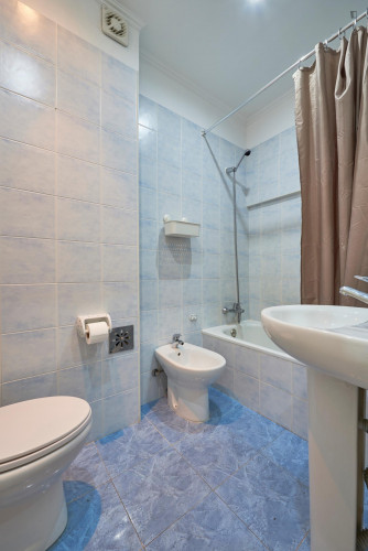 Attractive double bedroom near Fundação Calouste Gulbenkian