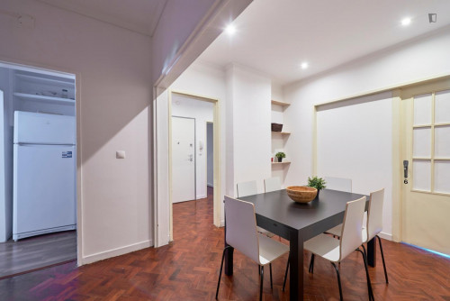 Attractive double bedroom near Fundação Calouste Gulbenkian - Gallery - 40