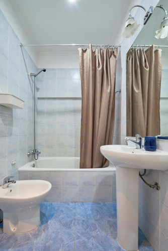 Attractive double bedroom near Fundação Calouste Gulbenkian - Gallery - 6