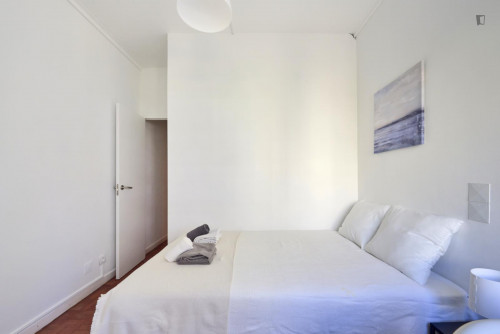 Attractive double bedroom near Fundação Calouste Gulbenkian - Gallery - 27