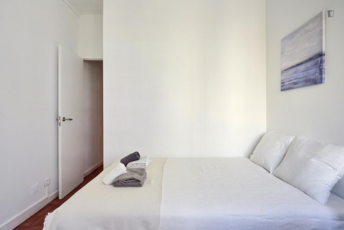 Attractive double bedroom near Fundação Calouste Gulbenkian - Gallery - 26