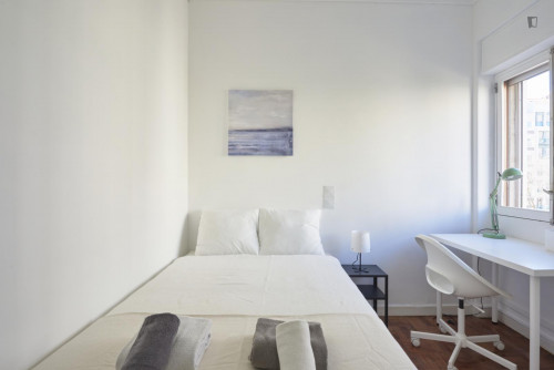 Attractive double bedroom near Fundação Calouste Gulbenkian - Gallery - 25