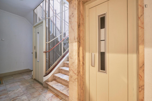 Attractive double bedroom near Fundação Calouste Gulbenkian - Gallery - 17