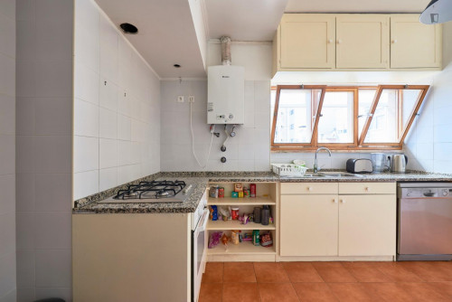Attractive double bedroom near Fundação Calouste Gulbenkian - Gallery - 43