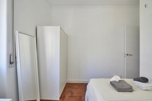 Attractive double bedroom near Fundação Calouste Gulbenkian - Gallery - 28