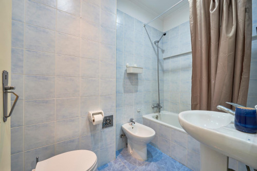 Attractive double bedroom near Fundação Calouste Gulbenkian