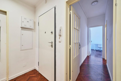 Attractive double bedroom near Fundação Calouste Gulbenkian - Gallery - 15