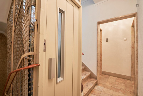 Attractive double bedroom near Fundação Calouste Gulbenkian - Gallery - 21