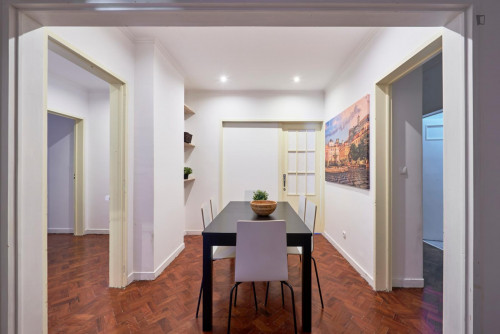 Attractive double bedroom near Fundação Calouste Gulbenkian - Gallery - 39