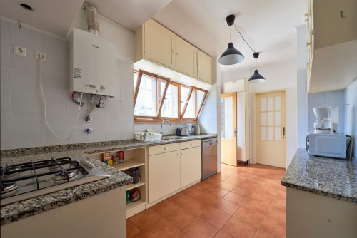 Attractive double bedroom near Fundação Calouste Gulbenkian - Gallery - 41