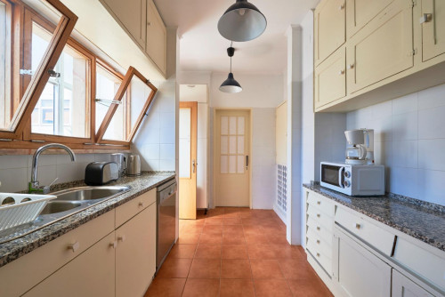 Attractive double bedroom near Fundação Calouste Gulbenkian - Gallery - 42
