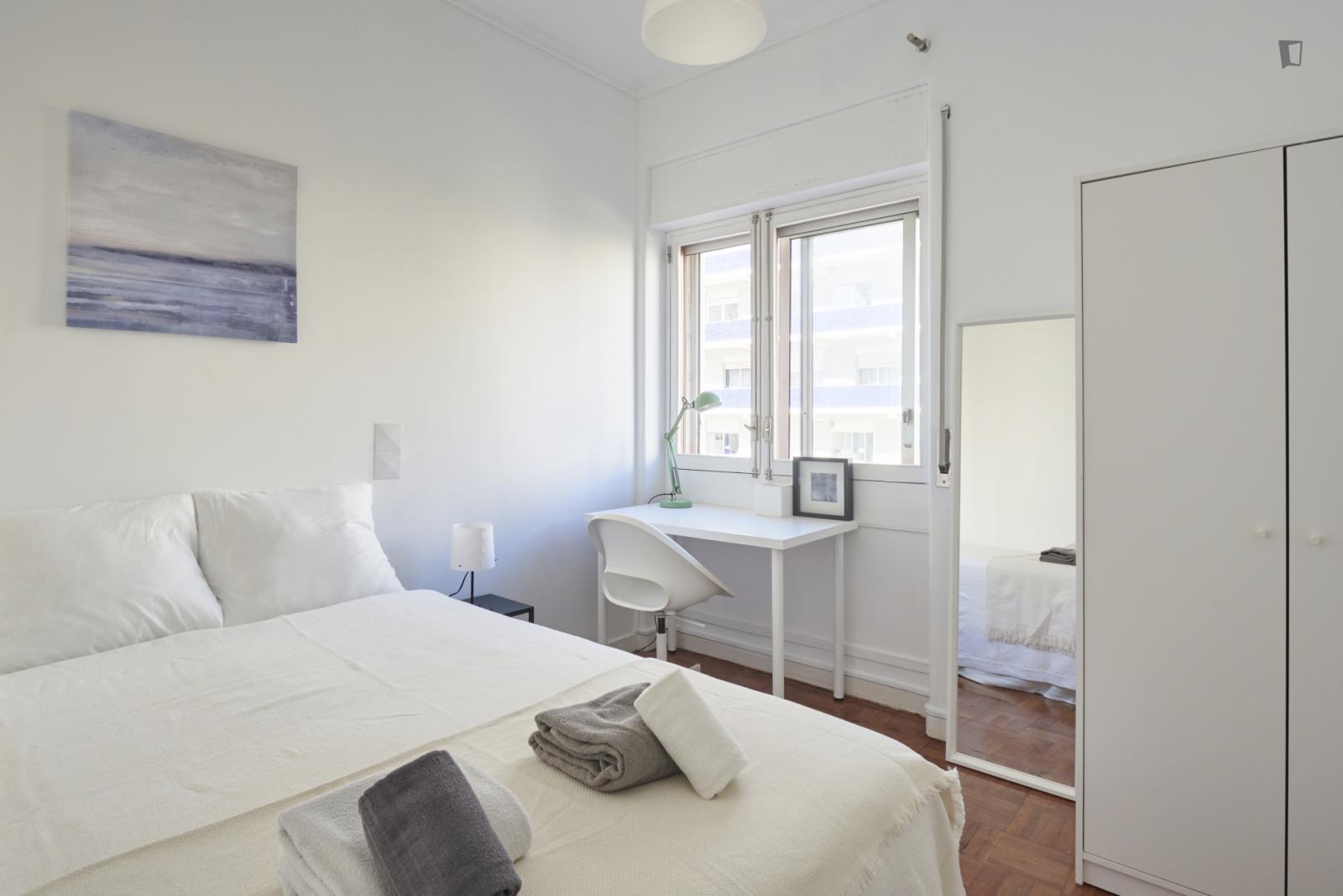  Attractive Double Bedroom Near Fundação Calouste Gulbenkian  -  Attractive double bedroom near Fundação Calouste Gulbenkian  - Gallery -  1