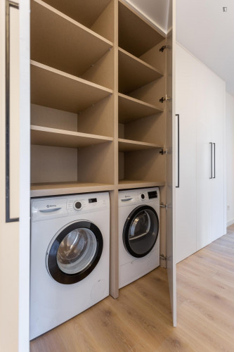 Bright double bedroom near Facultad de Educación y Psicología  - Gallery -  5