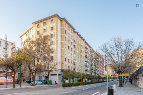 Bright double bedroom near Facultad de Educación y Psicología