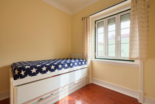 Spacious 3 bedroom apartment in Campo de Ourique