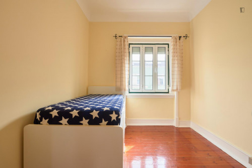 Spacious 3 bedroom apartment in Campo de Ourique