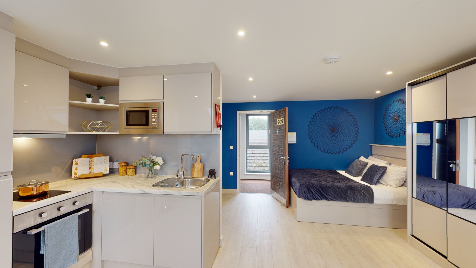  Deluxe Studio  -  79 Silver Street  - Gallery -  1