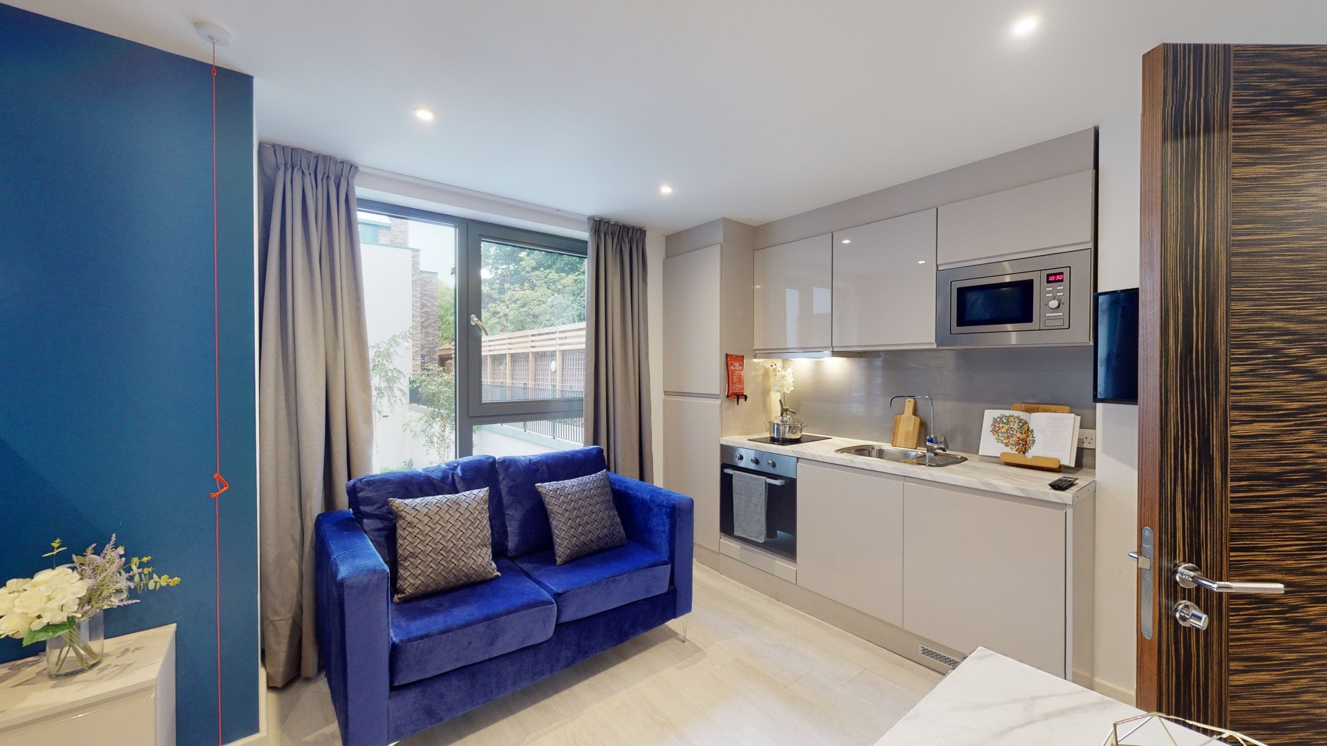  Deluxe Accessible Studio  -  79 Silver Street  - Gallery -  2