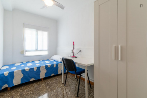 Bright single bedroom in Valencia close to Patraix metro station