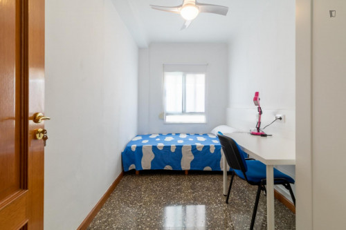 Bright single bedroom in Valencia close to Patraix metro station