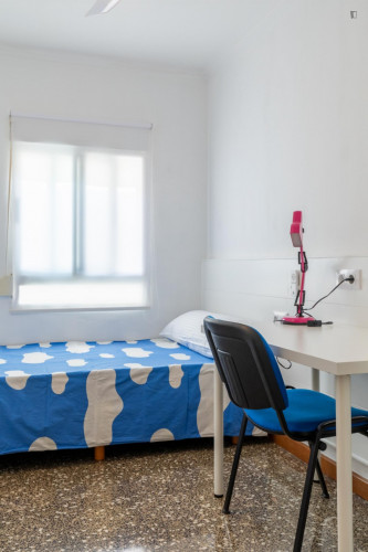 Bright single bedroom in Valencia close to Patraix metro station