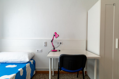 Bright single bedroom in Valencia close to Patraix metro station