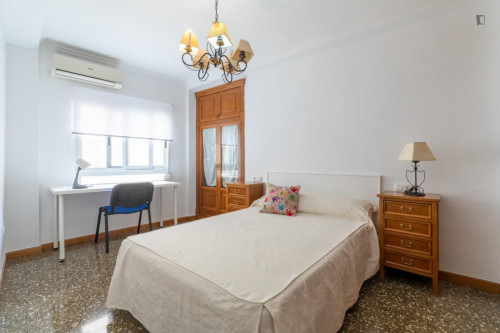 Homely double bedroom in Valencia close to Valencia Joaquin Sorolla train station