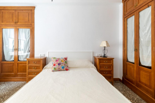 Homely double bedroom in Valencia close to Valencia Joaquin Sorolla train station  - Gallery -  5