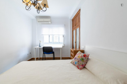 Homely double bedroom in Valencia close to Valencia Joaquin Sorolla train station