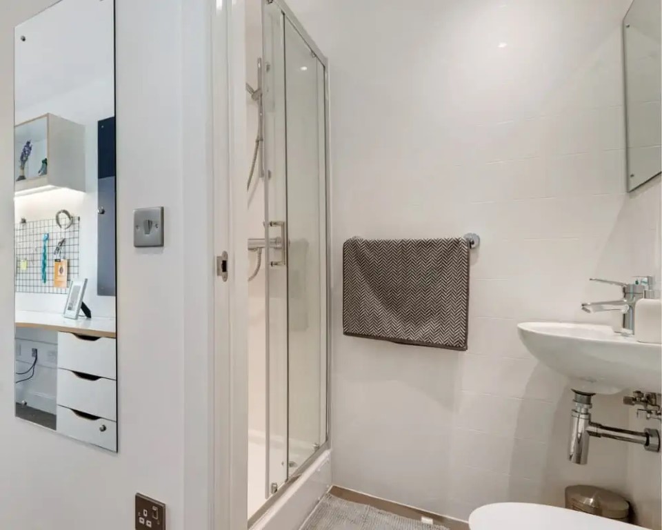  Bronze En-Suite  -  27 Magdalen Street  - Gallery -  4