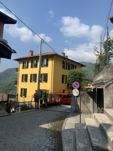 Coliving Oasis in San Bartolomeo Val Cavargna with Mountain Views and Modern Comforts