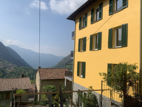 Coliving Oasis in San Bartolomeo Val Cavargna with Mountain Views and Modern Comforts