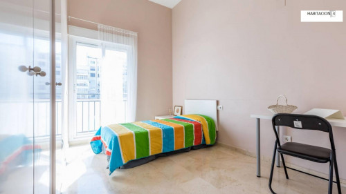 Charming single bedroom with private bathroom near IEM Business School - Gallery - 12